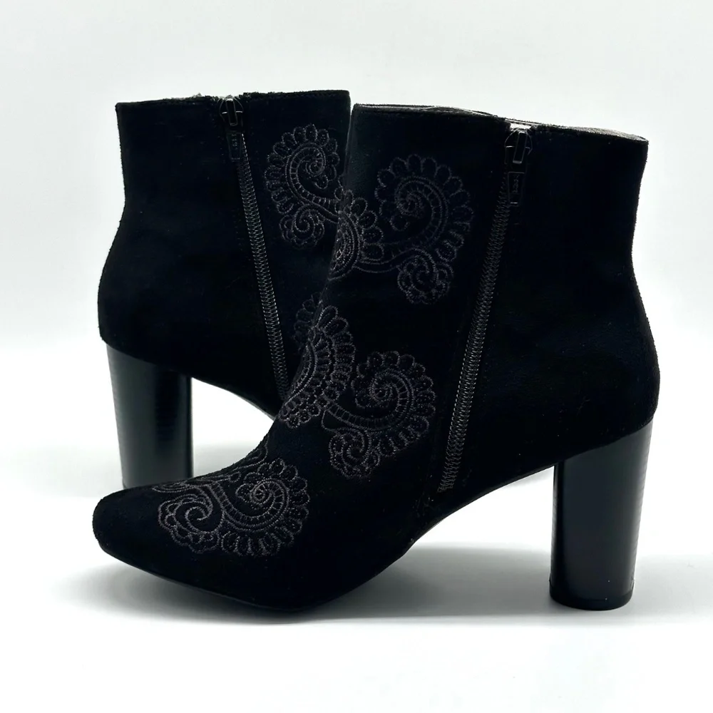 Andrew Geller Black Faux Suede Embroidered Side Zip Ankle Booties Women’s 5.5 M